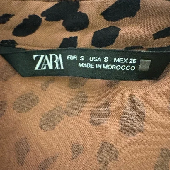 ZARA Animal Print Ruffle Blouse Blush Long Sleeve Button-Up Sz Small - Picture 8 of 13